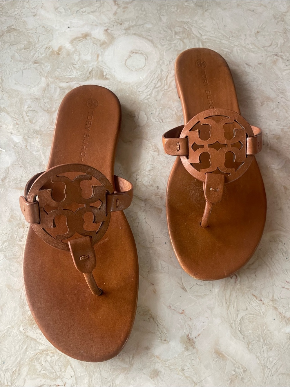 Tory Burch Miller Medallion Logo Soft Brown Leather Thong Flip Flop Sandals Sz 9